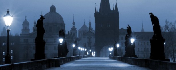 Charles-Bridge-Prague-Czech-Republic-©-Michelle-Robek-Dreamstime-1490133-e1435843059424-1000x399